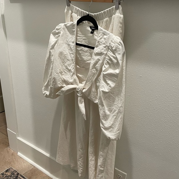 Matching Linen Set - Picture 2 of 4